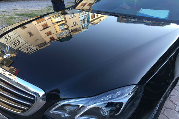 Khi phủ bóng bằng Ceramic Pro siêu bền, ô tô luôn sạch sẽ, mới mẻ