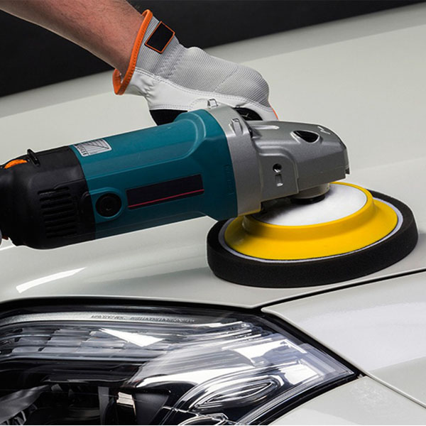 Cách đánh bóng xe ô tô để xử lí vết trầy bề mặt sơn xe.